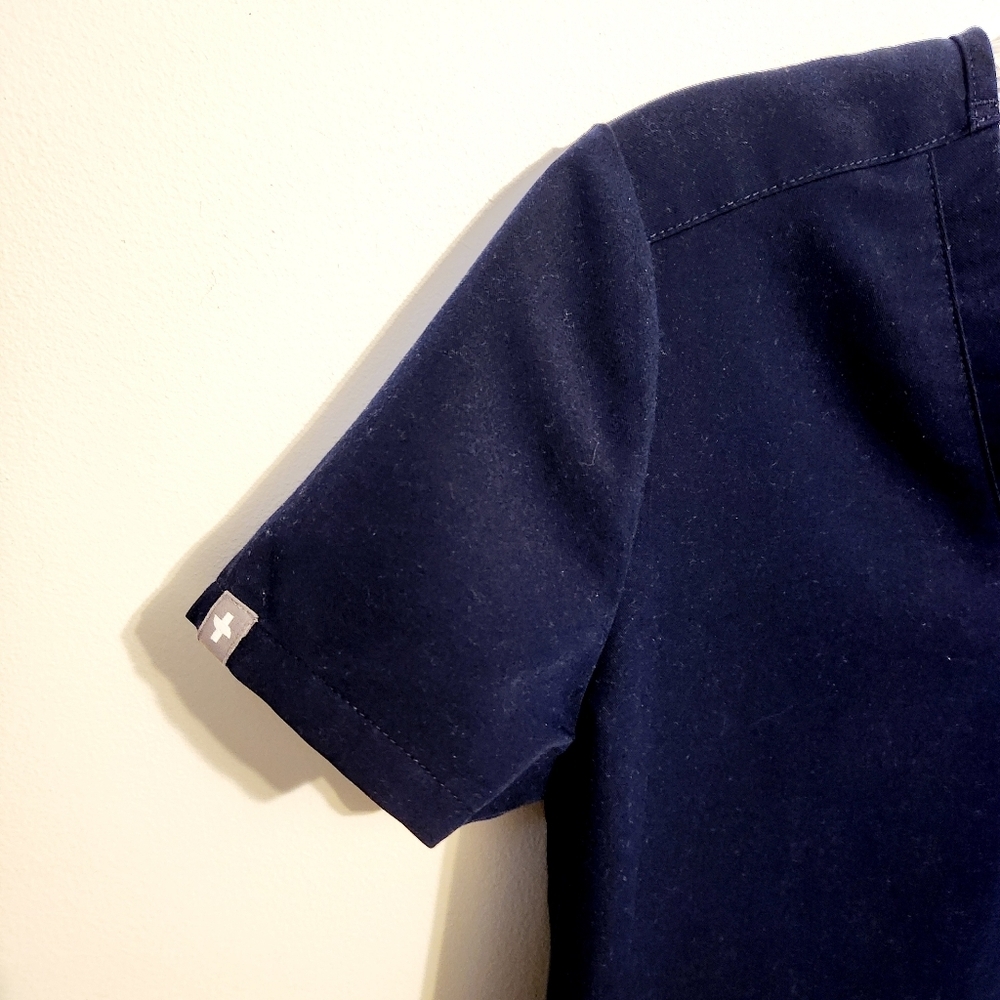 FIGS | Women's Navy Blue V-Neck One Pocket Catarina Scrubs Top (Size XXS) - Picture 7 of 12